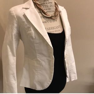 Beautiful white blazer. Excellent condition